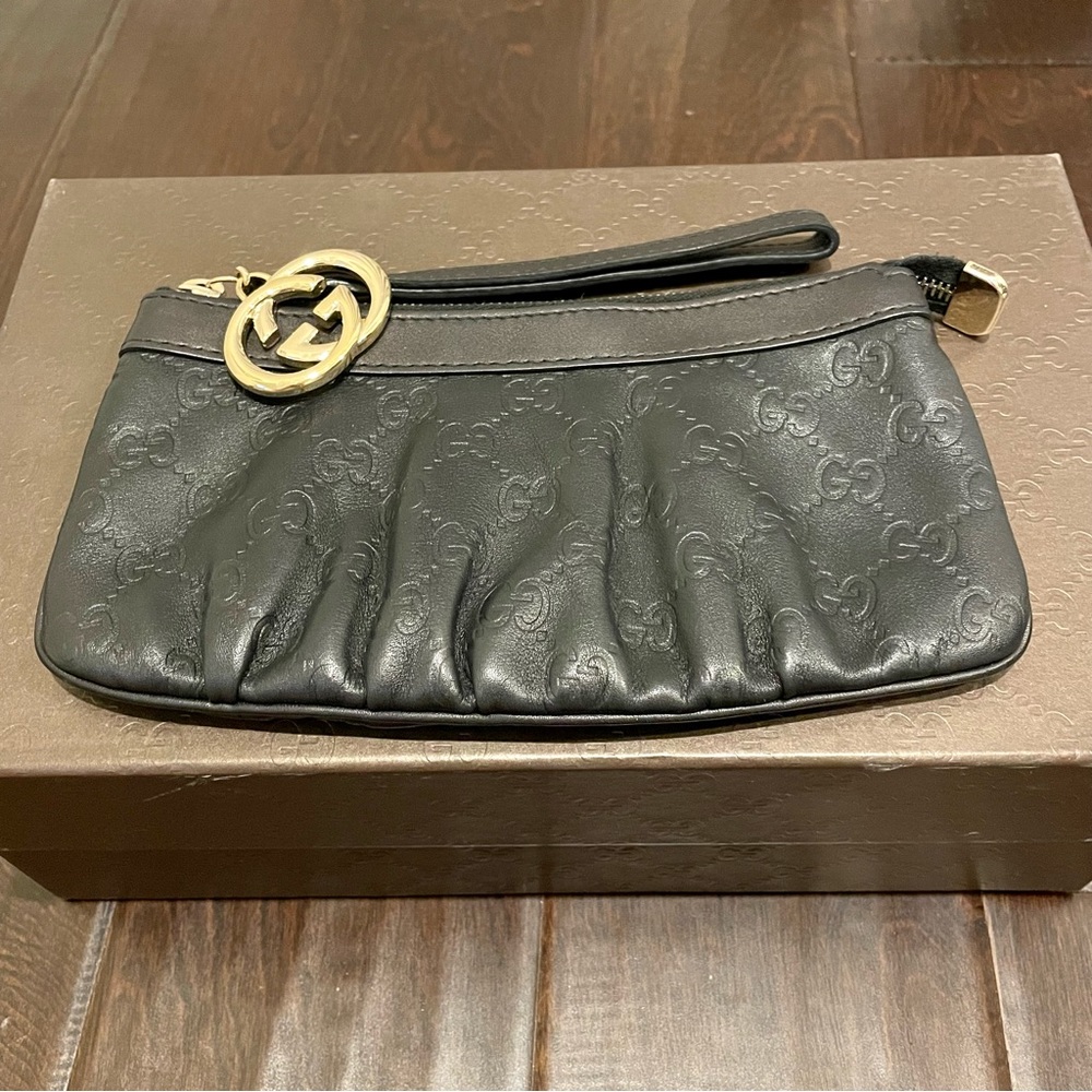 Authentic Gucci Guccissima Leather clutch with gold hardware